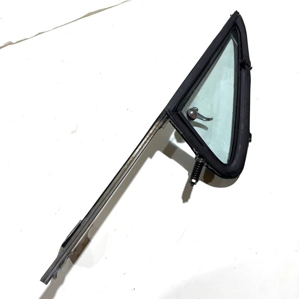 Chevrolet C/K 1982-1991 ventilación vidrio (lado del pasajero derecho) ventana ala (C10-K30) Foto 2 de 4