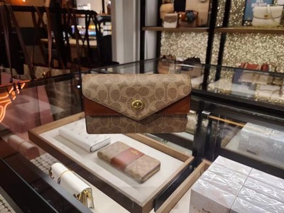 aster crossbody in colorblock