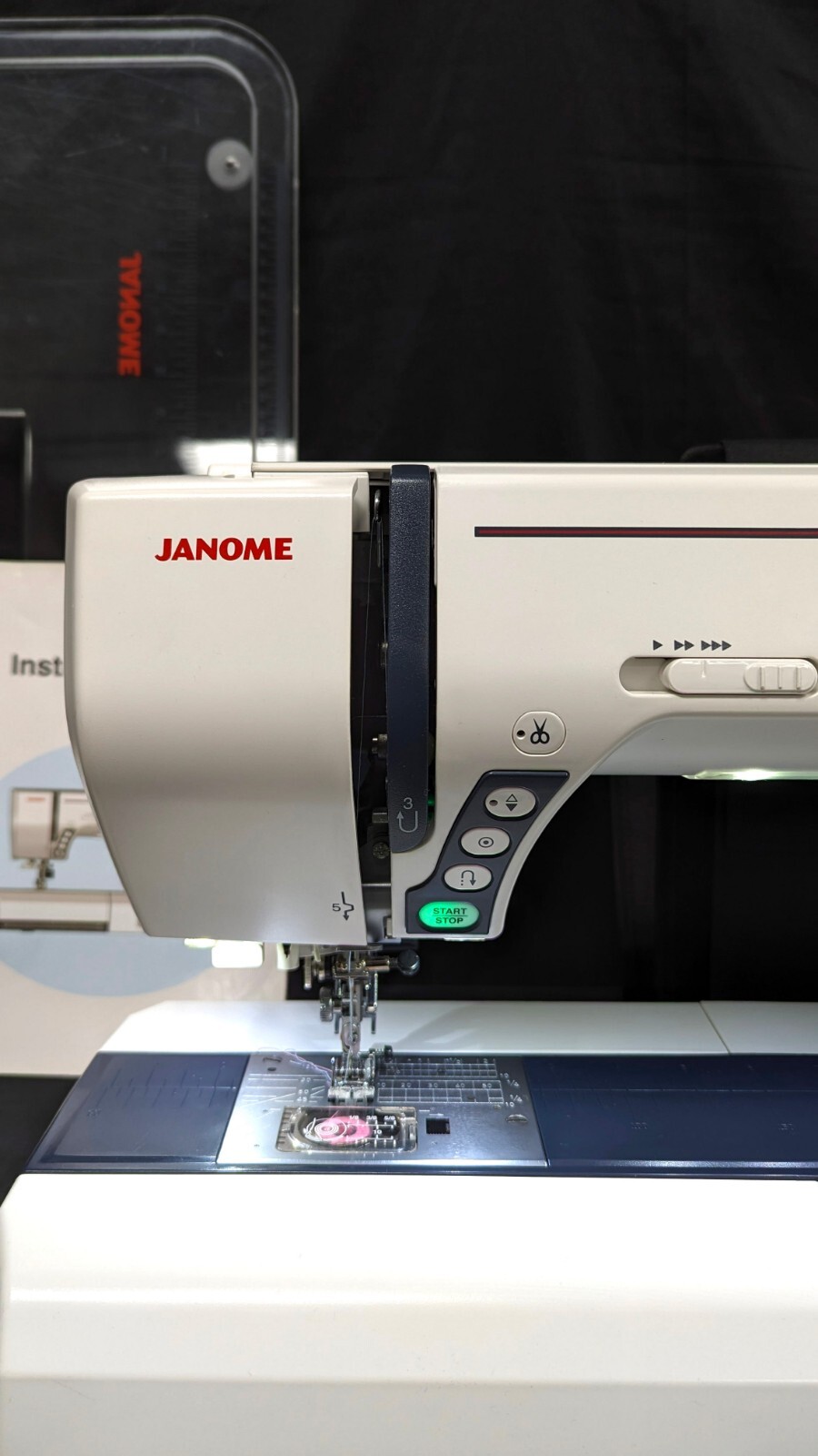 Janome Horizon Memory Craft 7700QCP Sewing & Quilting Machine