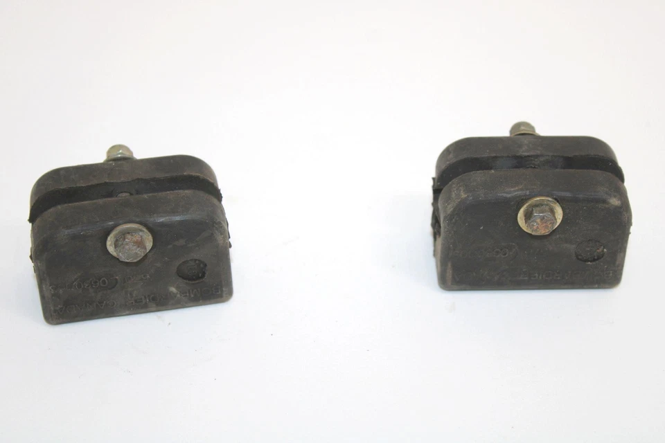 Juego de 4 parachoques de riel de suspensión trasera Ski-doo OEM con pernos 570063000 Q4749 Foto 2 de 4