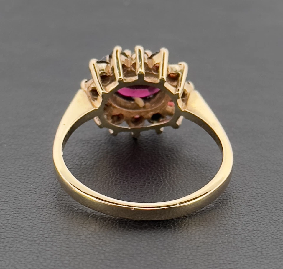 Anillo con racimo de granate de oro amarillo de 9 quilates talla N 1/2 con sello Foto 4 de 4