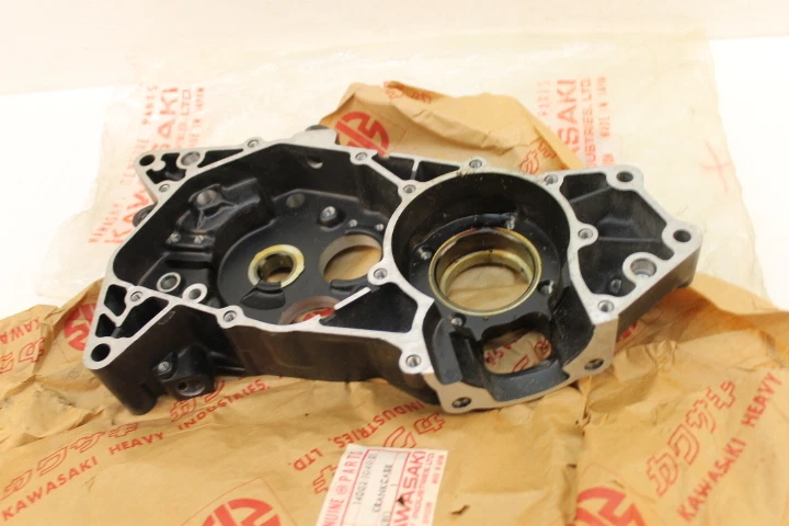 KAWASAKI KX125 KS125 KD125 KE125 NOS RH Estuche de manivela PARTE # 14002-1040-21 Foto 4 de 4