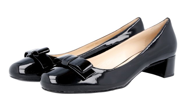 prada pumps
