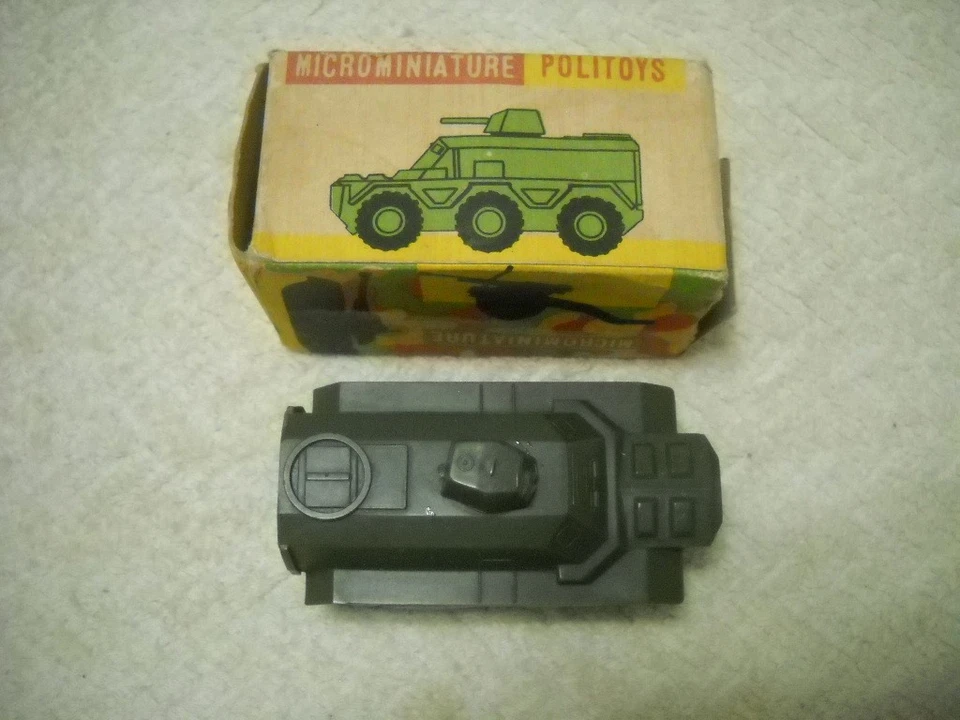 Lotto 12 automezzi militari e cannoni in metallo e plastica - anni 60 / 70 - Immagine 3 di 4