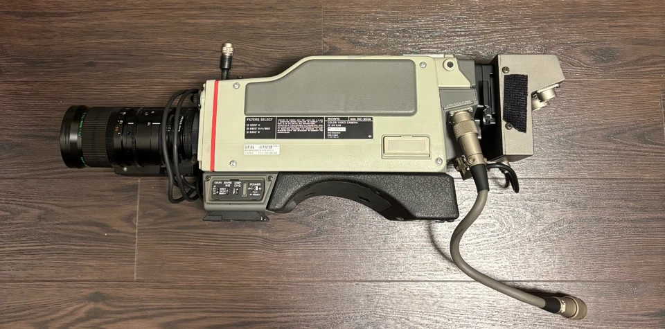 Sony DXC-3000A 3-CCD Professional Video Camera w/ Lens – Vintage Broadcast Camco - Image 3 of 4