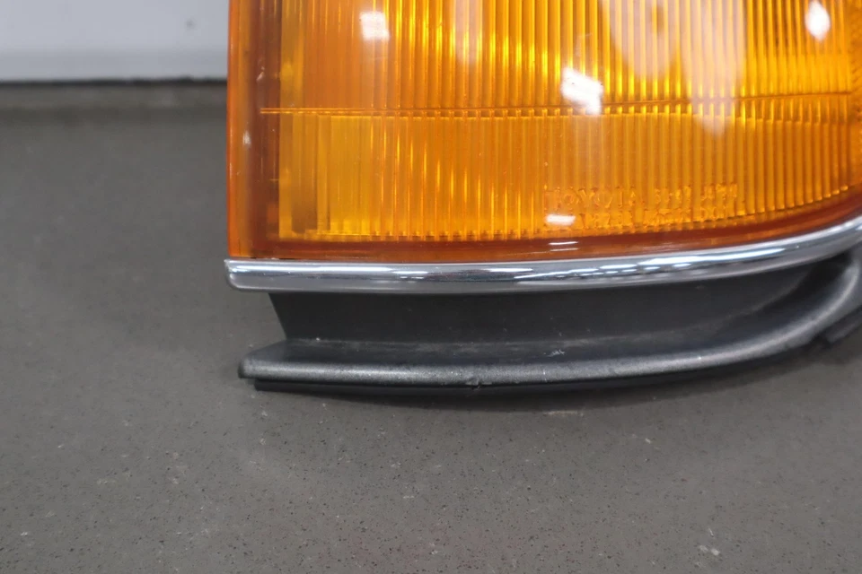Luz de señal de giro montada en el guardabarros izquierdo Toyota LandCruiser 1991-1998 Foto 4 de 4