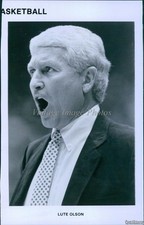 1989 Basketball Hall-Of-Famer Arizona'S Coach Lute Olson Sports 5X7 Press Photo