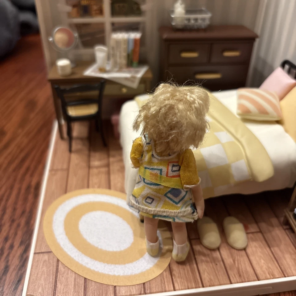 1:12 Miniature Little Girl - Image 2 of 4