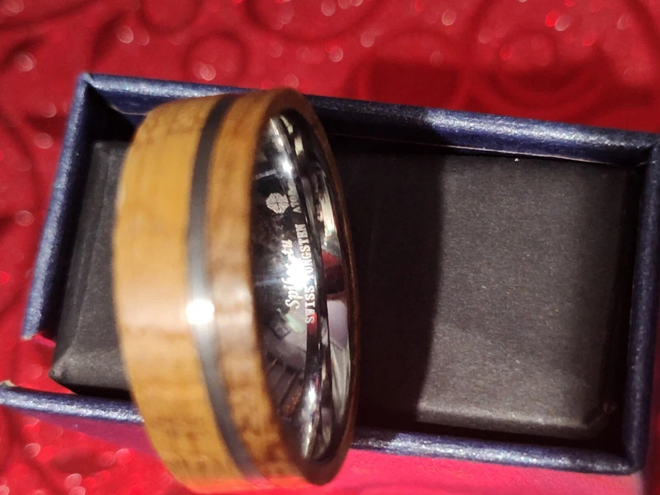 Anillo de madera forrado de tungsteno ATop para hombre talla 12 Foto 3 de 4