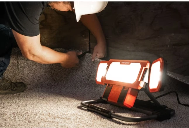 LUZ DE TRABAJO LED CRAFTSMAN 3000 LÚMENES - 3 cabezales - USB - Enchufe de corriente incluido Foto 3 de 4