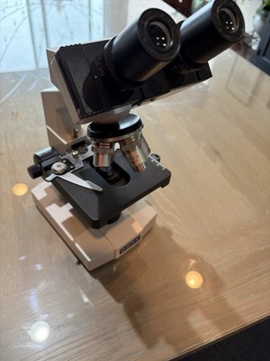 OMAX M82E Compound Microscope 40X-2000X With OMAX 0.3MP USB 2.0 Digital Camera