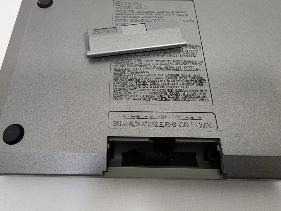 Yamaha CS-01 CS01 Mobile Analog Synthesizer keyboard - Image 4 of 4