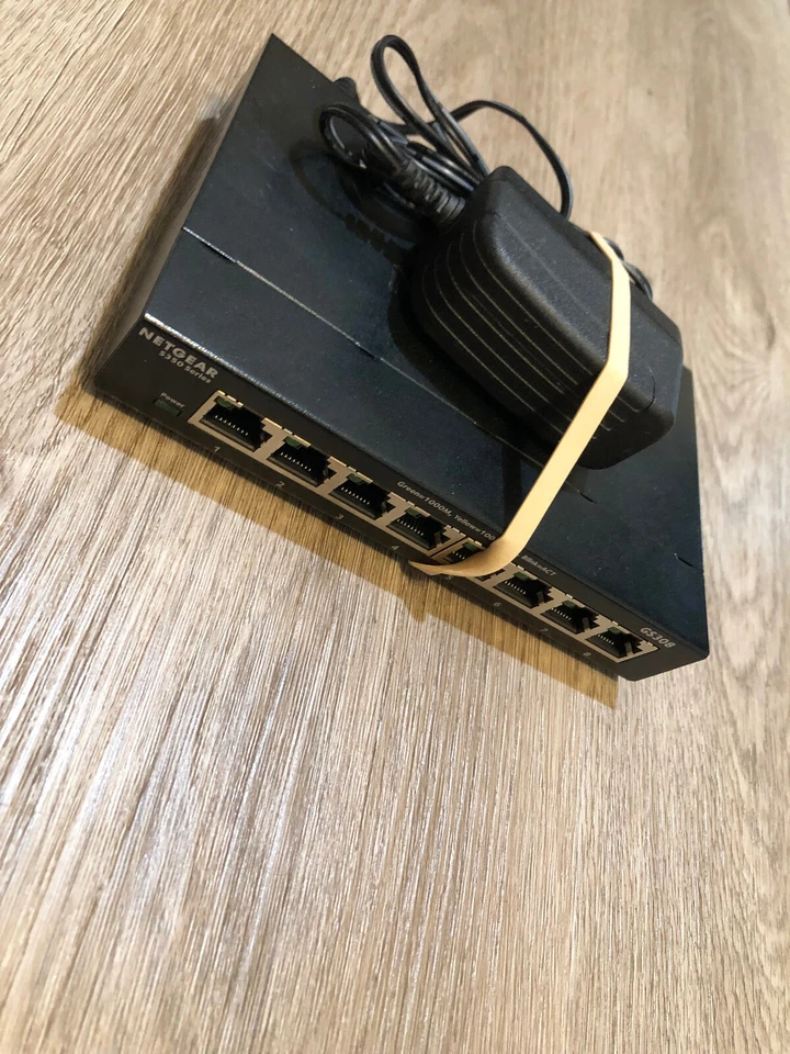 NETGEAR 8-Port Gigabit Ethernet Unmanaged Switch GS308v3 - Image 3 of 4