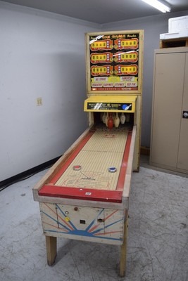 1960 Bowler Shuffle Arcade Bowling Six Game All Strike Chicago coins Puck 10 ¢