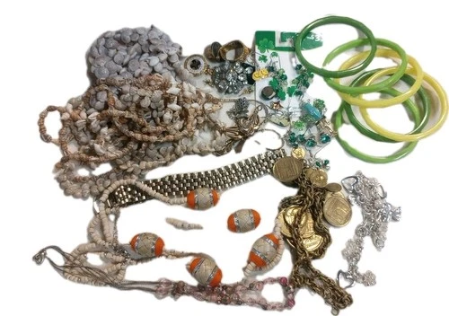 1 LB Vintage-Newer Costume Jewelry Lot Wearable Crafts Necklaces Bracelets...