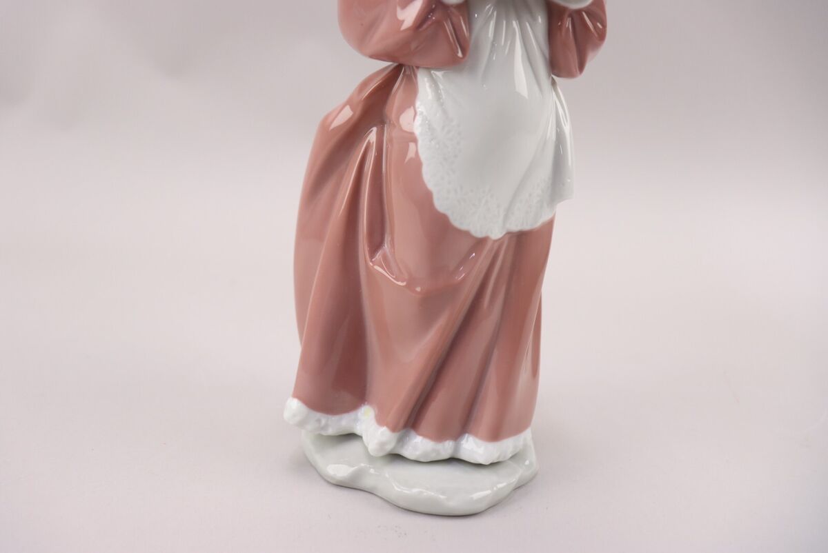 Lladro Christmas Mrs. Claus Santa's Magical Workshop Series Lladro Christmas Mrs. Claus Santa's Magical Workshop Series