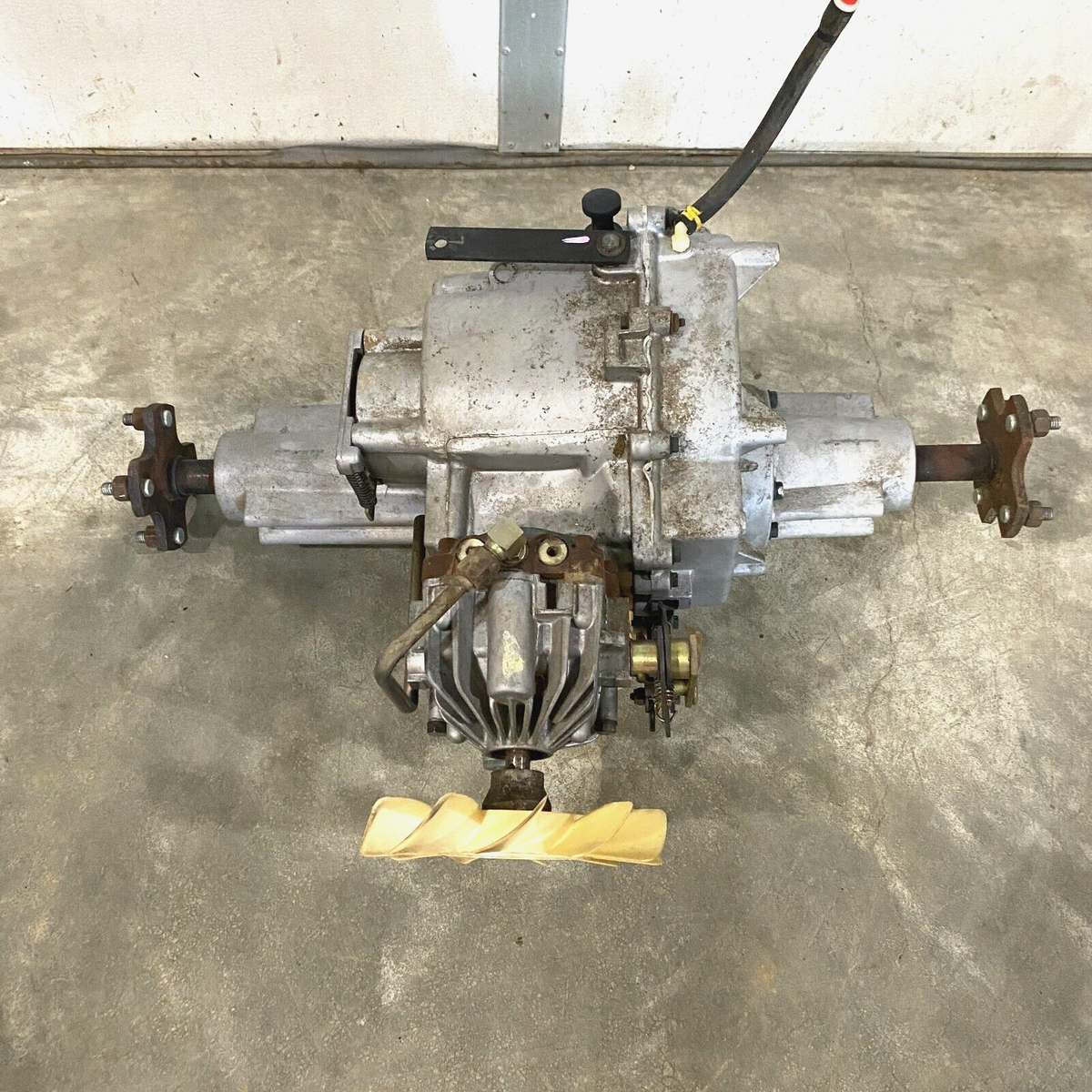 Cub Cadet 2185 Hydro-Gear Transaxle Transmission BDU-10L-221 618