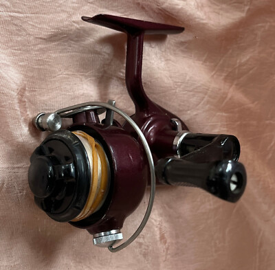 VINTAGE 1970s SHAKESPEARE WONDEREEL ROYAL MAROON model 2052 DA