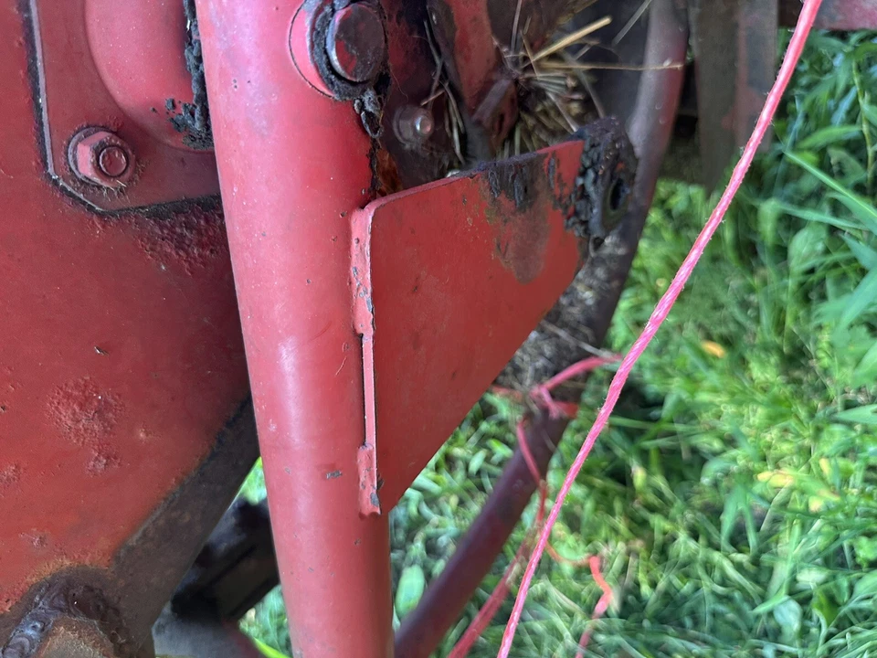 Yugo empacadora New Holland compatible con 68 69 268 269 270 271 273 275 276 311 excelente estado Foto 3 de 4