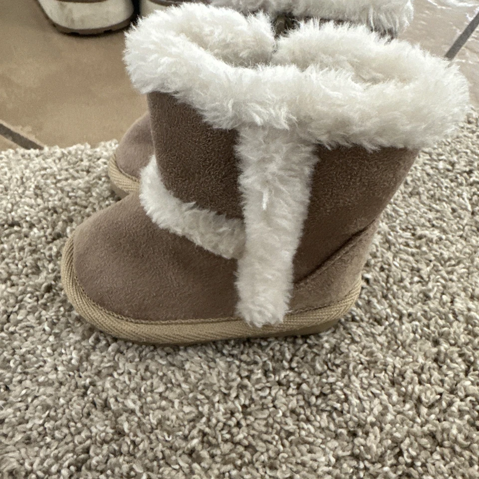 Infant Girl's Brown Teeny Toes faux Suede Boots Size 1 - Image 2 of 4