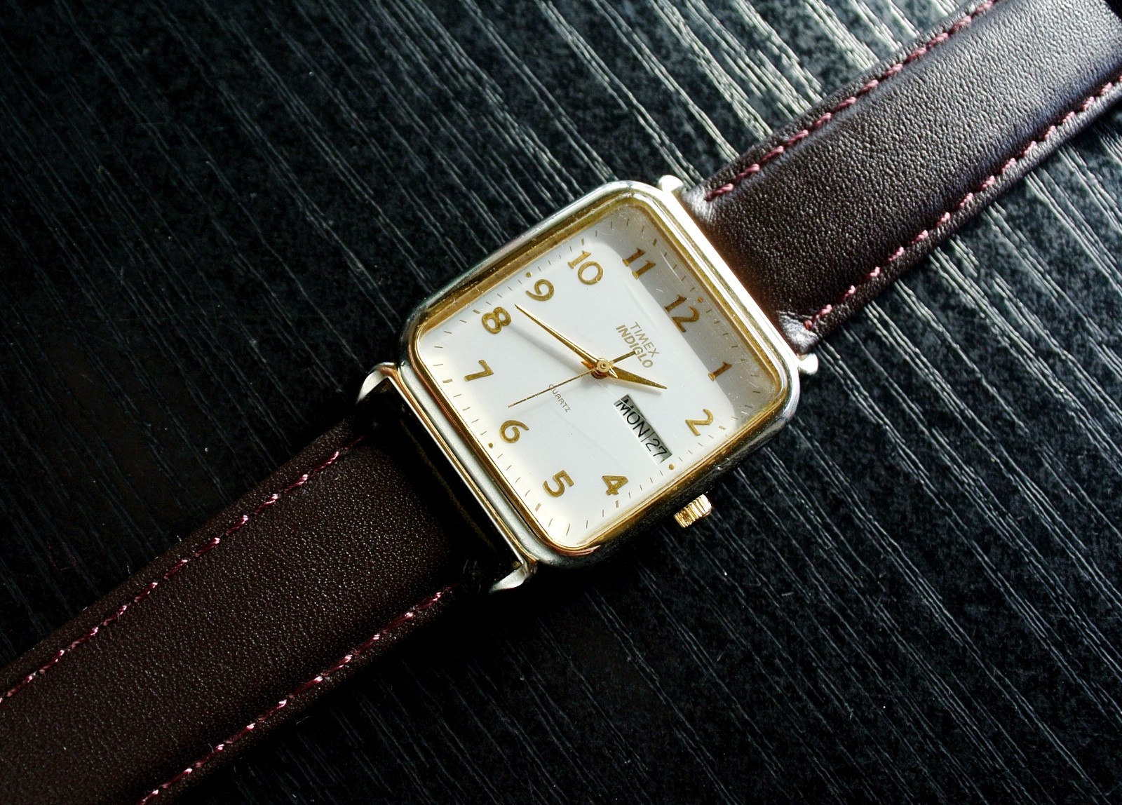 VINTAGE TIMEX DAYDATE INDIGLO RECTANGULAR DIAL QU… - image 7