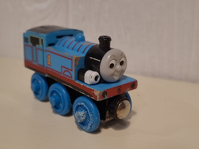 Thomas & Friends ''Thomas'' light up & talking wood magnetic train car
