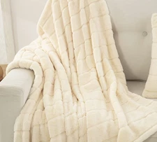 Ultra Soft Reversible Faux Fur Throw, Thick Fluffy Blanket for Winter Sofa