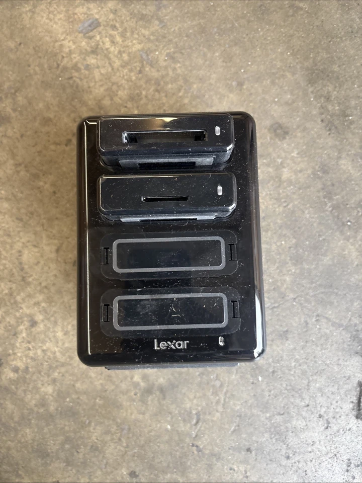 Lexar Professional Workflow HR1 Black Four-Bay USB 3.0 Reader Hub W/2 Readers - Image 3 of 4