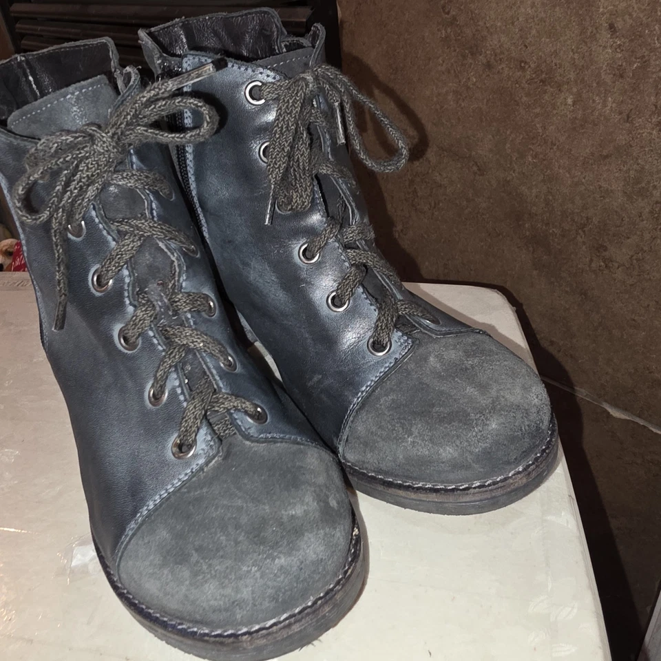 Botines NAOT GROOVY Talla 7 Gris Aceitoso Cuero Brulido Envejecido Con Cordones Cremallera Foto 2 de 4