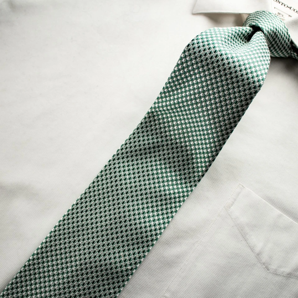 Corbata delgada de seda tejida geométrica verde blanca ROBERT TALBOTT 58,5" L X 3,25" W Foto 3 de 4