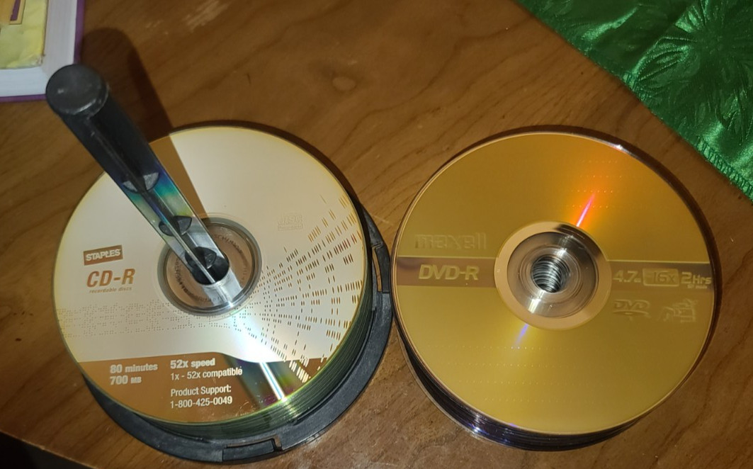 30 Maxell DVD-R RW 4.7GB 16x 2hrs Discs 30Ct + 30 Staples CD-R 52X SPEES 80MIN