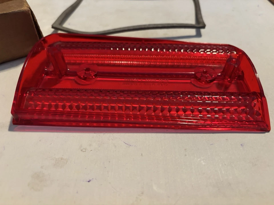 MOPAR NOS 2809154 RT INNER TAIL LIGHT LENS / 1968 PLYMOUTH FURY I II III & SPORT Foto 2 de 4