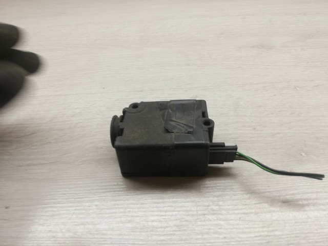 BMW Genuine Trunk Boot Lid Lock Actuator Module E39 67118368196