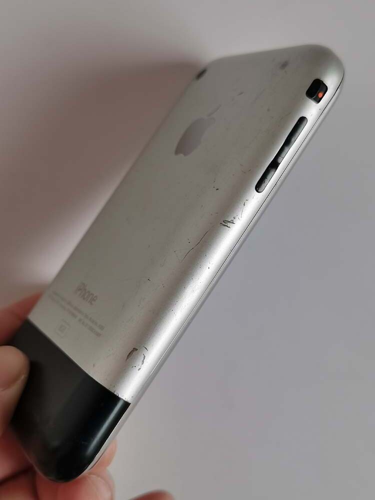 Good working Apple iPhone 1st Generation 2G 8GB iOS 3.0.1 Screen