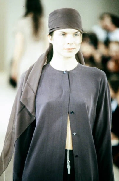 Camisa túnica de lino negra vintage primavera 1993 colección Calvin Klein XS grunge Foto 2 de 4