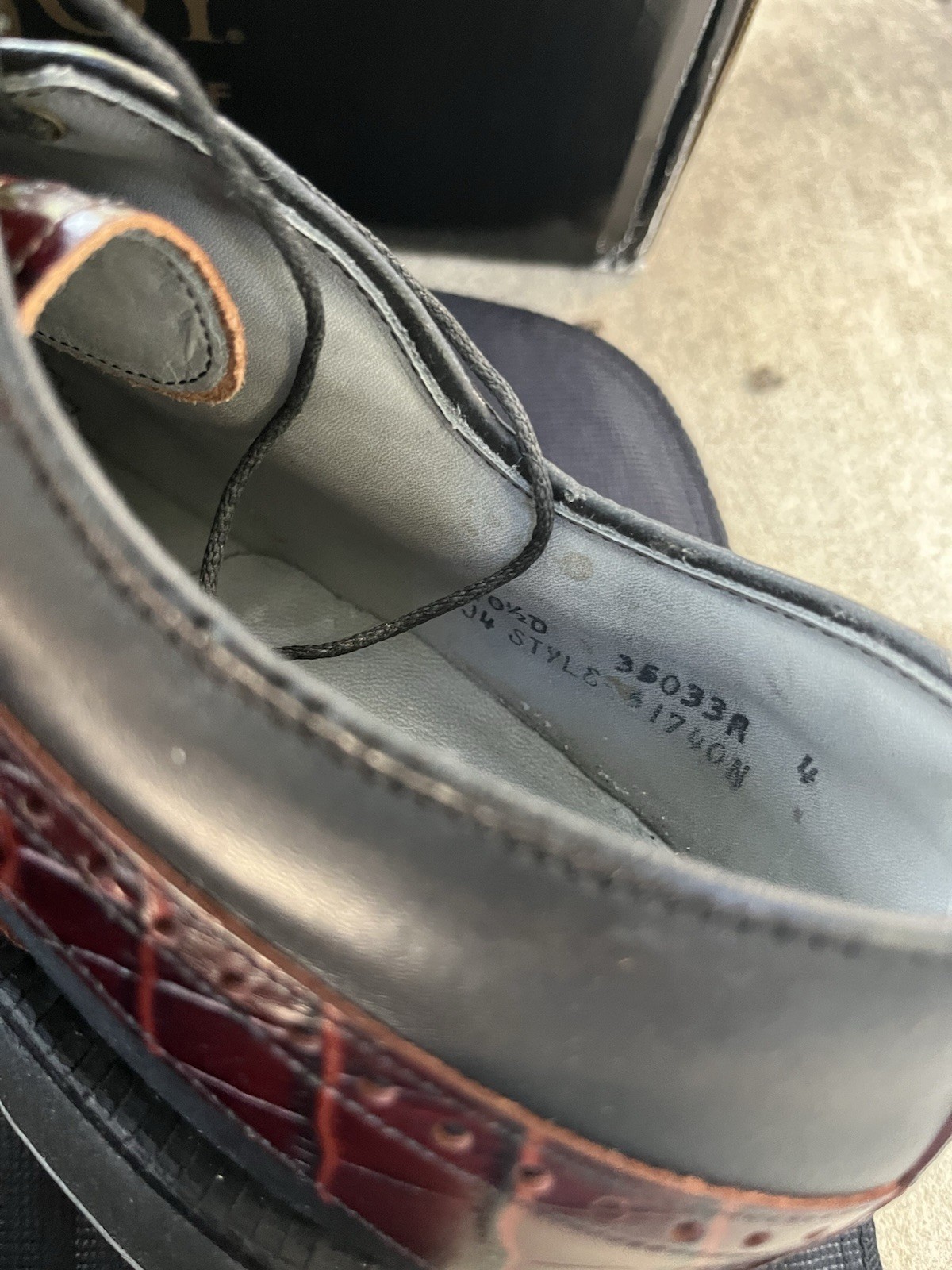 NEW FootJoy Classics Tour Black Leather / Burgundy saddle golf shoes Men's 10.5D