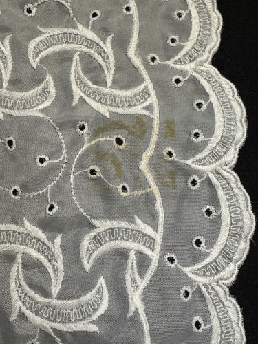 Vintage Lot Of 31 Doilies & Dresser Scarves White/ Ivory Various Sizes & Styles - Picture 3 of 21