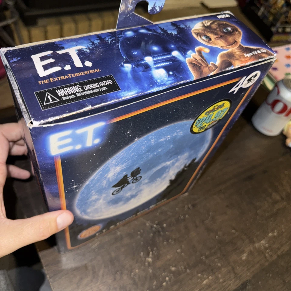 Bicicleta NECA E.T The Extra-Terrestrial 40 Aniversario Elliott en Go Motorizada Foto 2 de 4