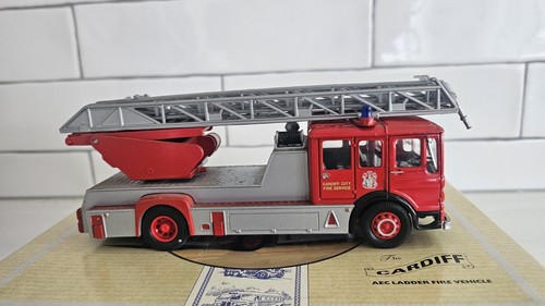 Corgi 97385, AEC Turntable Ladder Fire Engine, Cardiff City Fire Service - 1:50 - Picture 8 of 10