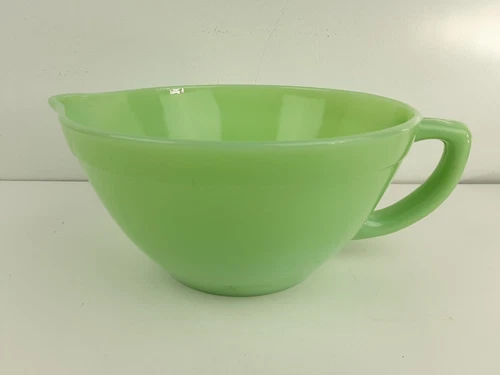 Vintage Fire King Jadeite Green Mixing Bowl Spout Handle 1.5 Qt.