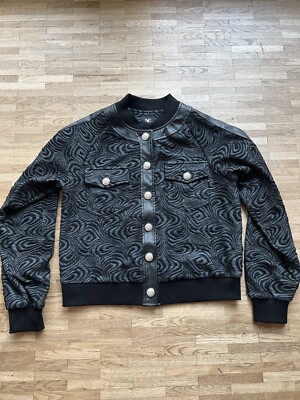 NÜ Jacke