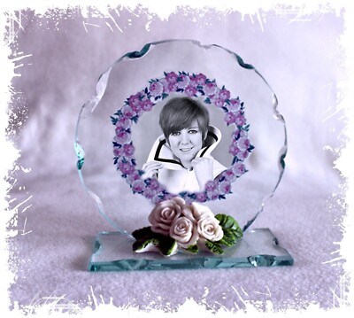 Cilla schwarz, jeder, der ein Herz hatte, runde Plakette aus geschliffenem Glas von Cellini Plaques