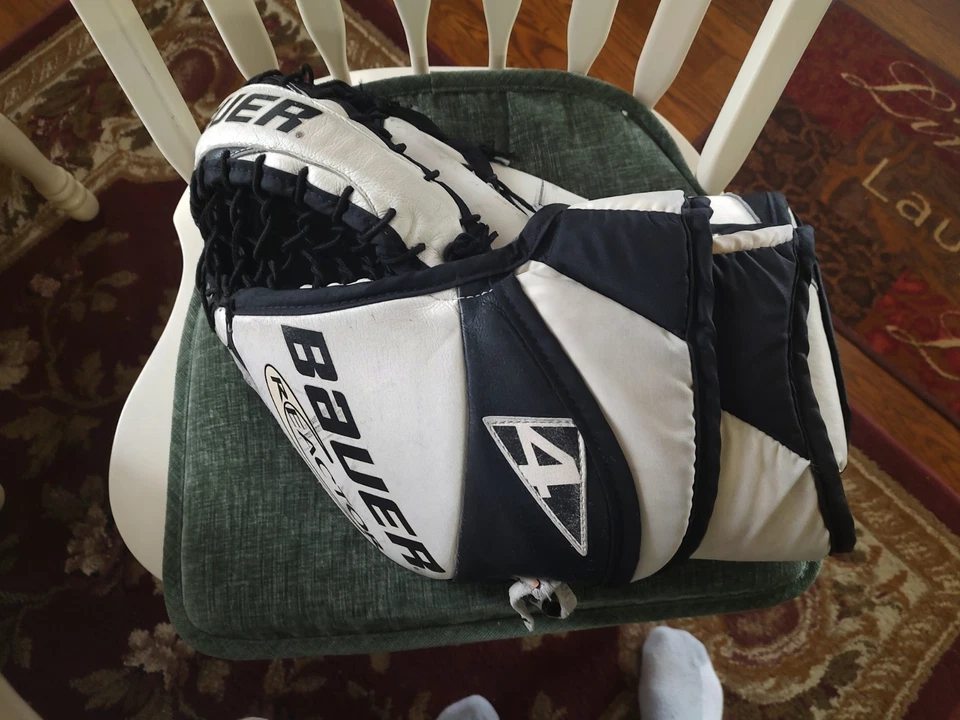 Bauer Reactor 4 Hockey Goalie Glove 2000's - Image 2 of 4