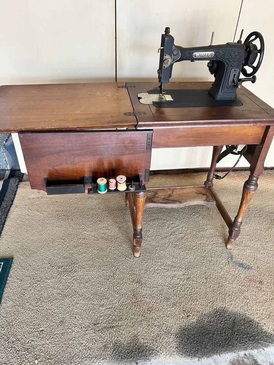 Vintage White Brand Rotary Sewing Machine in Cabinet 1918 - 1920