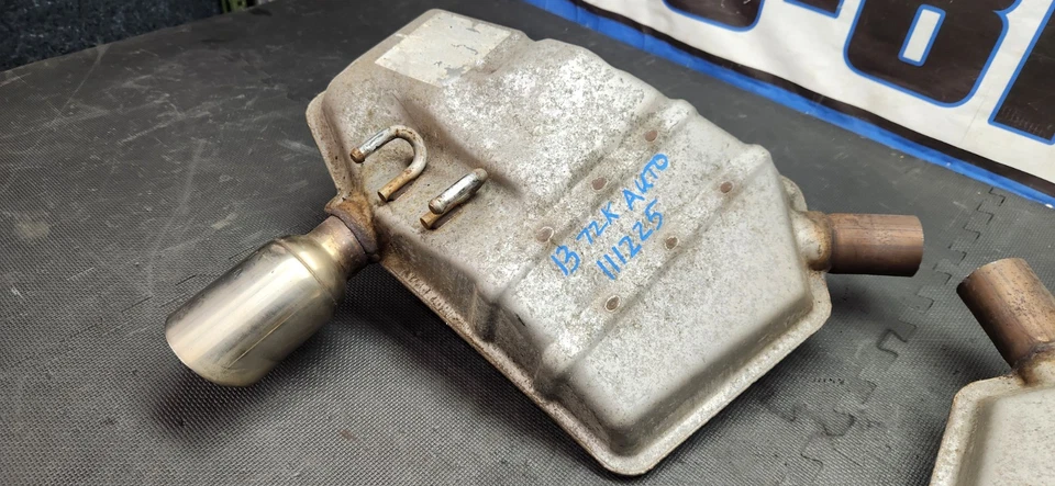 Silenciadores de escape para Chevrolet Camaro SS 2010-2015 OEM Foto 4 de 4