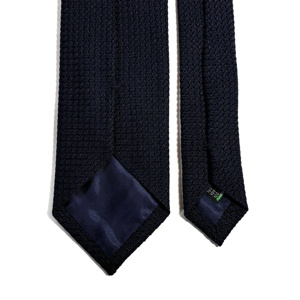 Gravata granadina de seda azul marinho escura sólida (Garza Grossa) feita à mão na Itália - Imagem 4 de 4