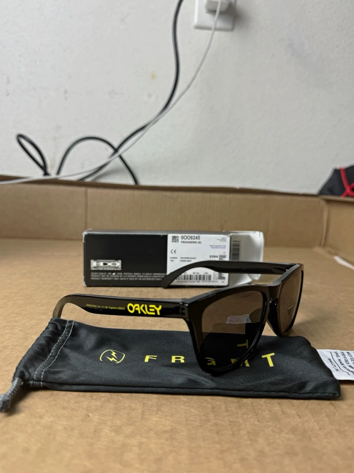 Oakley Frogskins X FRAGMENT AMARILLO NEGRO PRIZM G - Imagen 1 de 4
