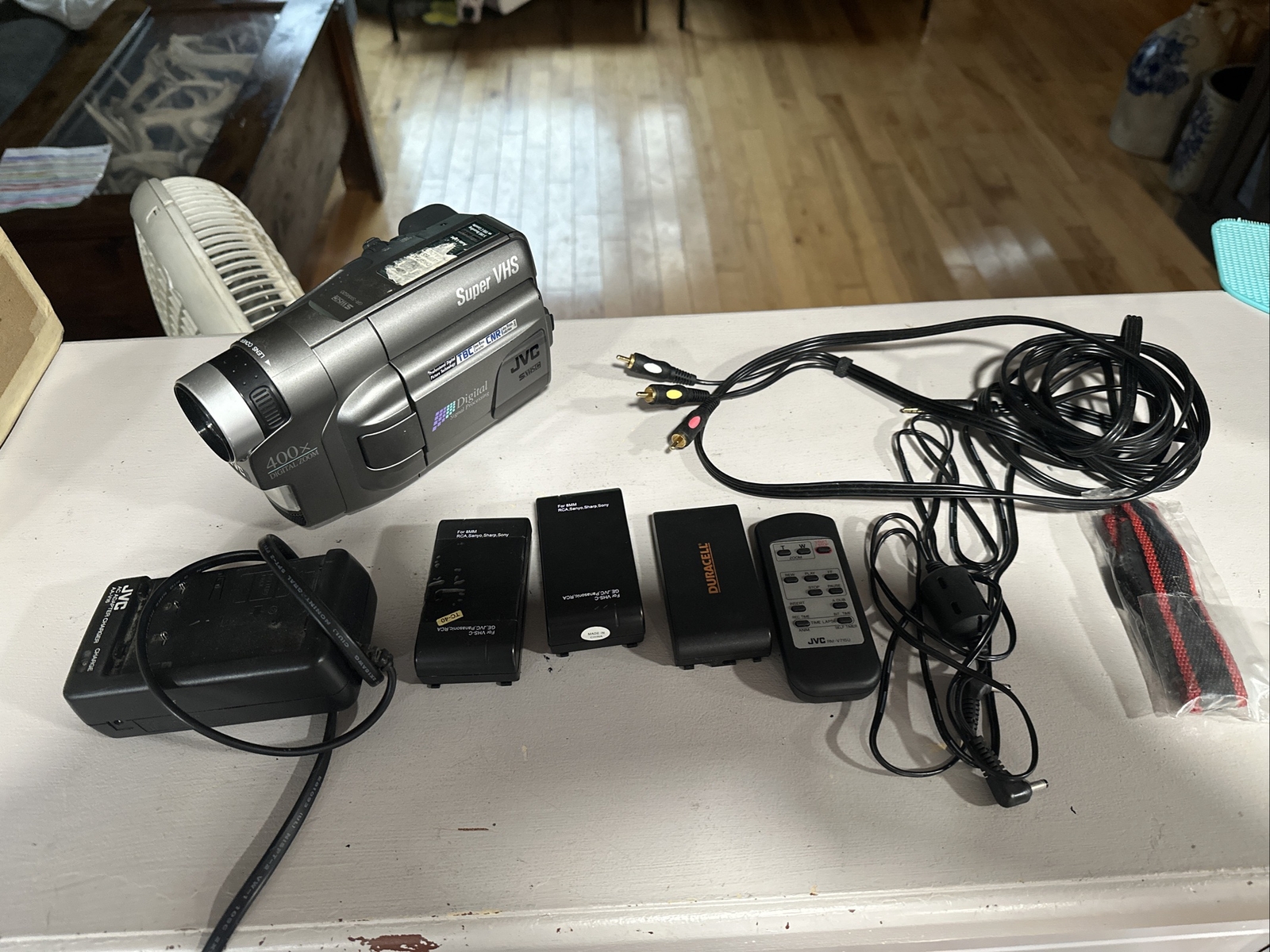 JVC GRSXM520U Super VHSC Camcorder 400x Digital Zoom With Remote, VHS Adapter eBay