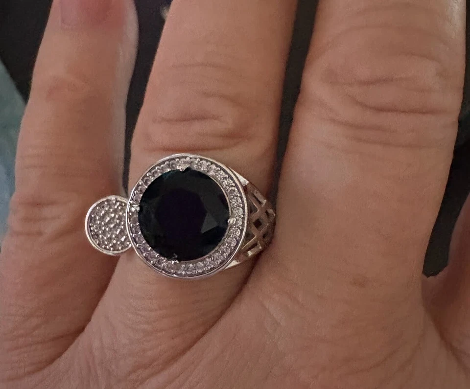 Juego de anillos y pendientes de plata de ley con zafiro y topacio blanco creado en laboratorio Foto 3 de 4