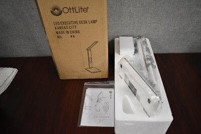 ottlite executive desk lamp with 2.1 a usb charging port